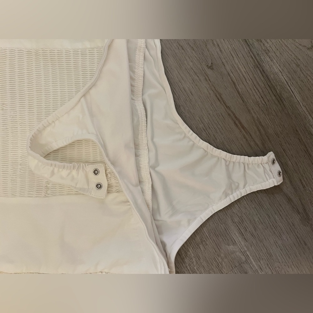 ASTR Ruched Bodysuit - Picture 5 of 5